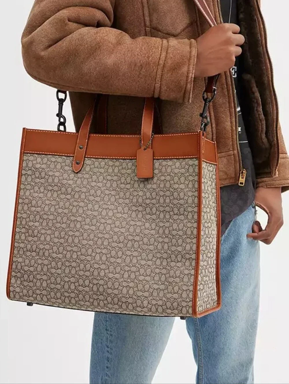 COACH Field Tote 40 In Micro Signature Jacquard